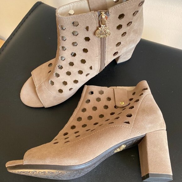 BETTYE Muller Leather "Finn" Peep Toe Bootie New - Picture 4 of 10